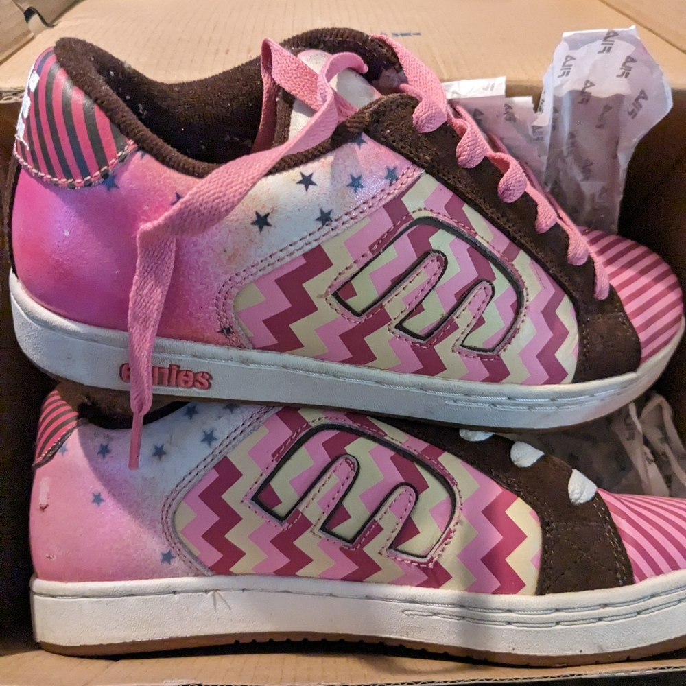 Etnies Sz 8.5  Womens